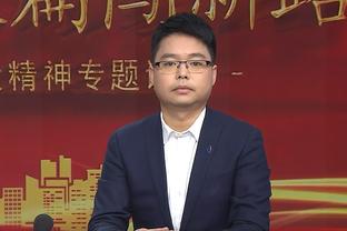 梅西抵达东京行装和抵达中国香港时一样，手持橙色行李箱售价3万